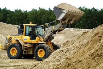 После доклада о незаконных карьерах чиновника правительства вызвали на допрос