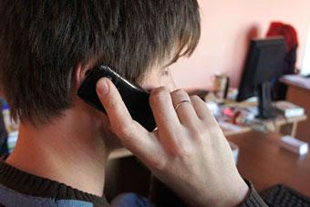 Лже-полицейские на ул. Черняховского отобрали мобильный телефон у калининградца