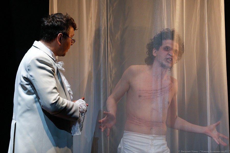 Премьера живых мертвецов: спектакль «Дракула» в Калининградском драмтеатре