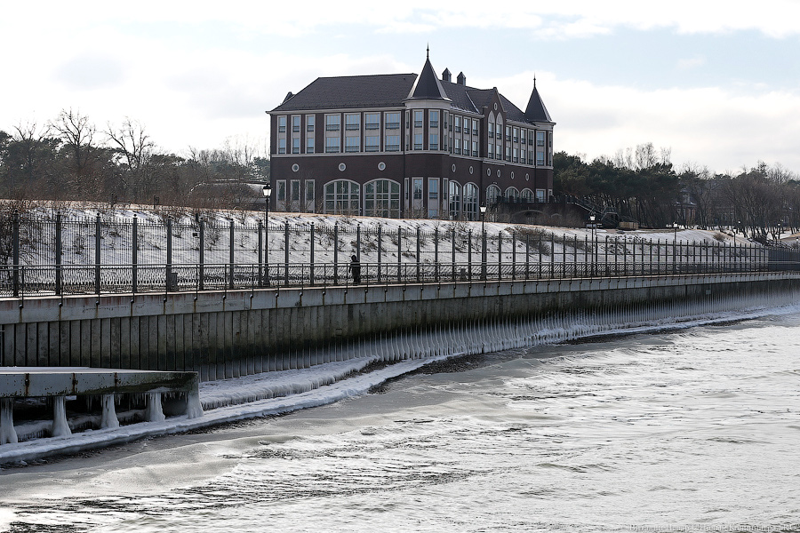 Под давлением: что происходит с берегом у резиденции президента в Пионерском