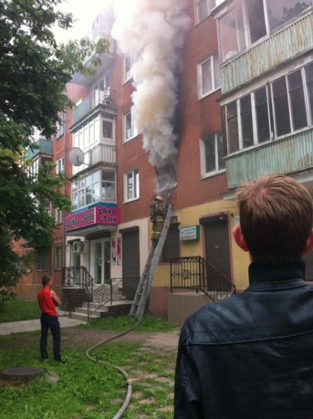 В Калининграде при пожаре в жилом доме погиб один человек (фото)