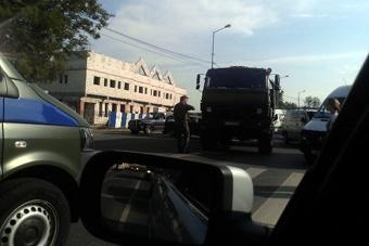 В Калининграде легковушка врезалась в военный «КамАЗ», образовалась пробка
