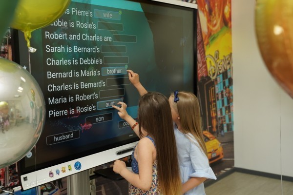 Инновационная школа Capital School набирает на курсы испанского и английского