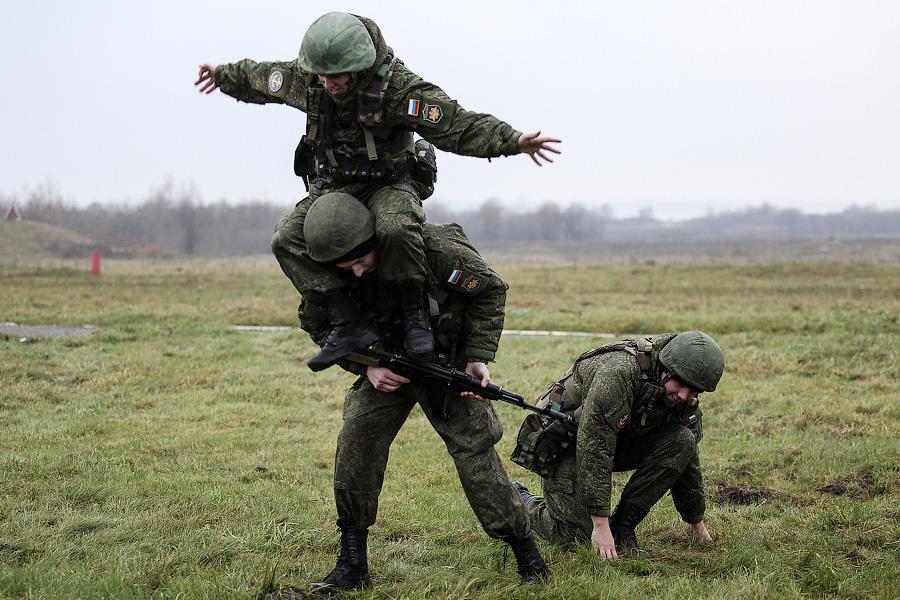«Огонь!»: боевая подготовка морпехов в Хмелёвке (фото)