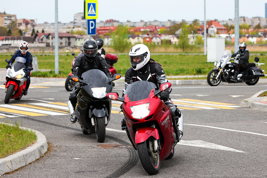Дреды, шлемы и усы: в Калининграде официально стартовал мотосезон (фото)
