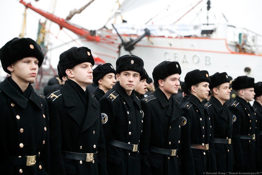 Ураган в паруса: «Крузенштерн» и «Седов» проводили в кругосветное плавание (фото)