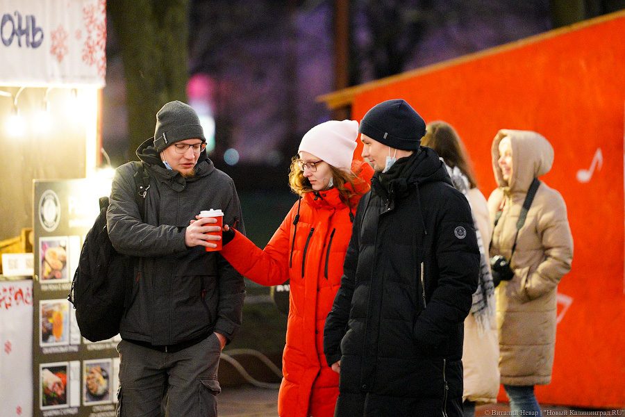 Девочки, записываемся на ободочки: в Калининграде открылась новогодняя ярмарка на острове Канта (фото)