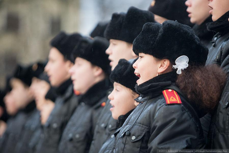 Под радугой с гимном: как в Калининграде День Конституции отмечали (фото)