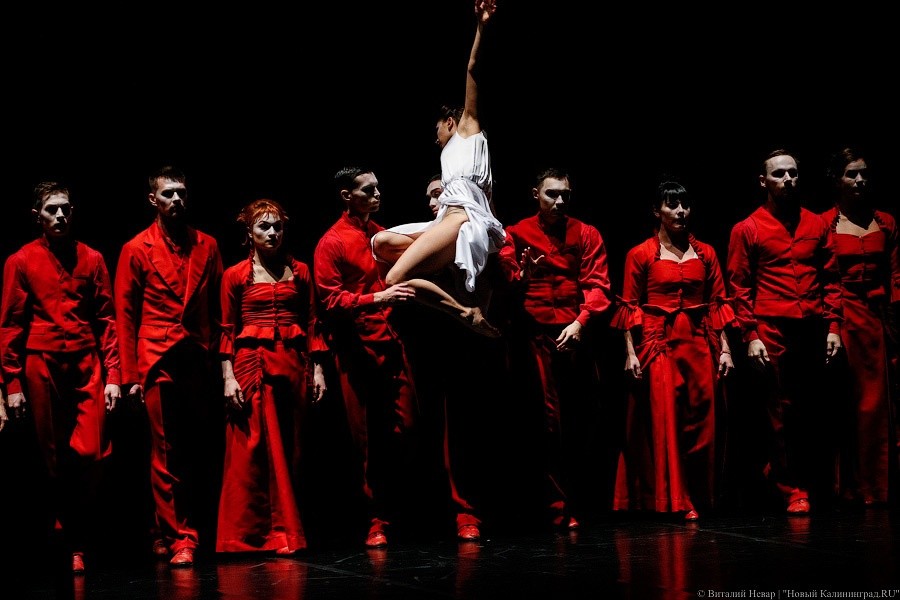Спектакль «Кафе Идиот» театра «Балет Москва» на фестивале «Балтийские сезоны» в 2017 году. Постановщик — Александр Пепеляев. Фото: Виталий Невар / Новый Калининград