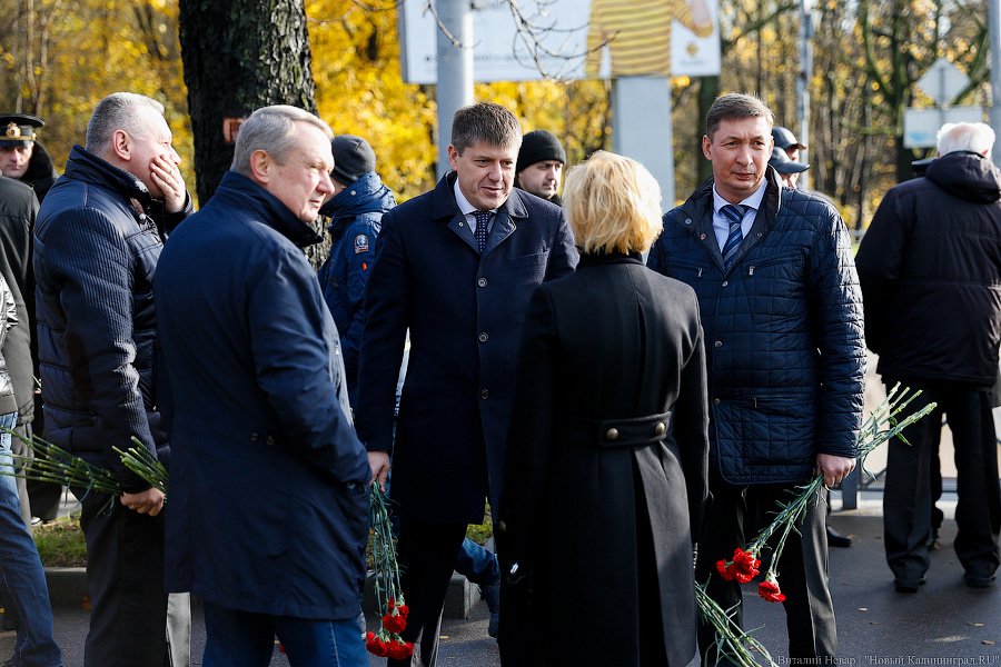 В едином порыве: в Калининграде почтили память героев-гвардейцев 