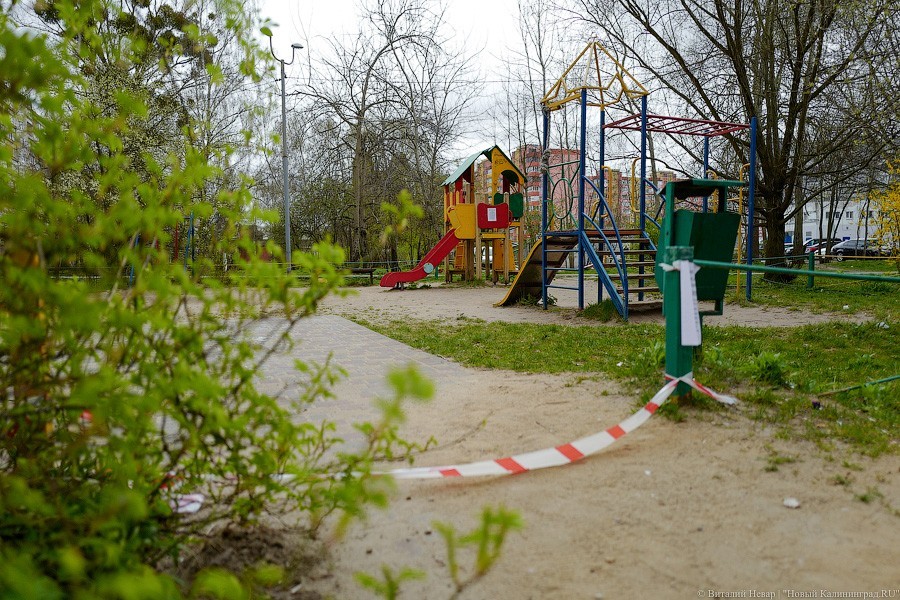 «Дети болеют и дети заражают»: как выглядит борьба с COVID-19 на детских площадках