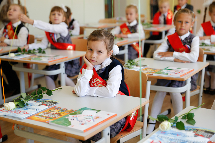 В окружении странных зверей: первая линейка в новой гимназии с первыми лицами