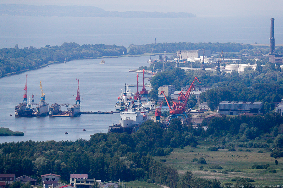 В Калининградский залив из двигателя судна вылилось масло 