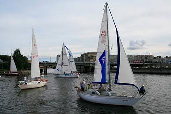 Автомобилисты и яхтсмены должны договориться о разводе моста