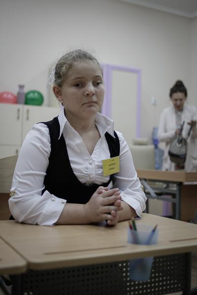 Как и все другие дети: Вика Петрова спустя 4 года после комы пошла в 1-й класс