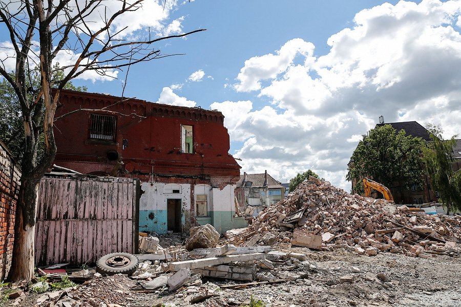 В Калининграде начали сносить здания военных казарм XIX века (фото) 