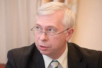 Министр пообещал поднять зарплату медикам детсадов до 12-14 тыс рублей