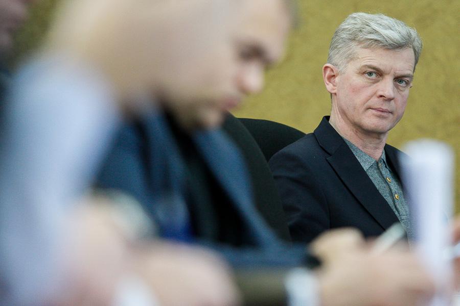 Под флагом «Единой России»: кто из депутатов «вписался» за коммуниста Ревина