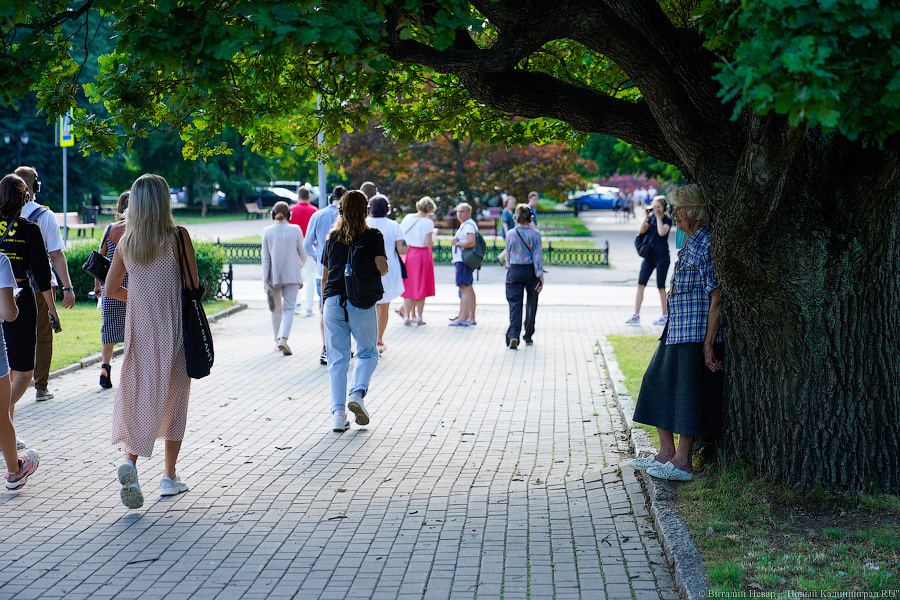 Футуролог Пётр и машина времени: «Фестивальная дирекция» представила спектакль-прогулку 