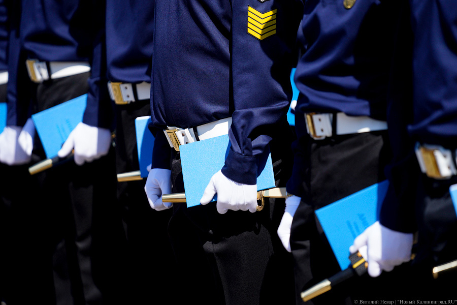 Под солнцем на плацу: как в Калининграде выпустили новых офицеров ВМФ (фото)