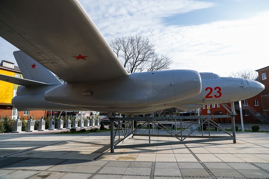 Самолет на ржавом заборе: как в Чкаловске благоустроили Аллею героев авиации