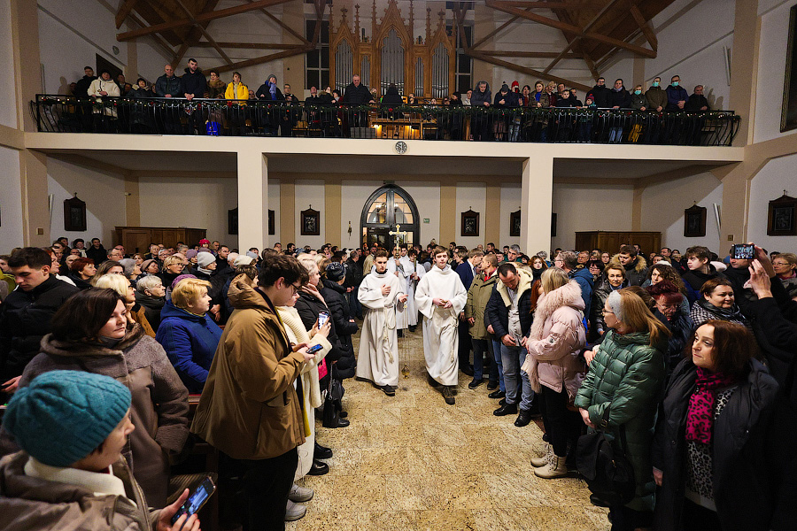 «Тихий крошечный Христос»: калининградские католики встретили Рождество (фото)