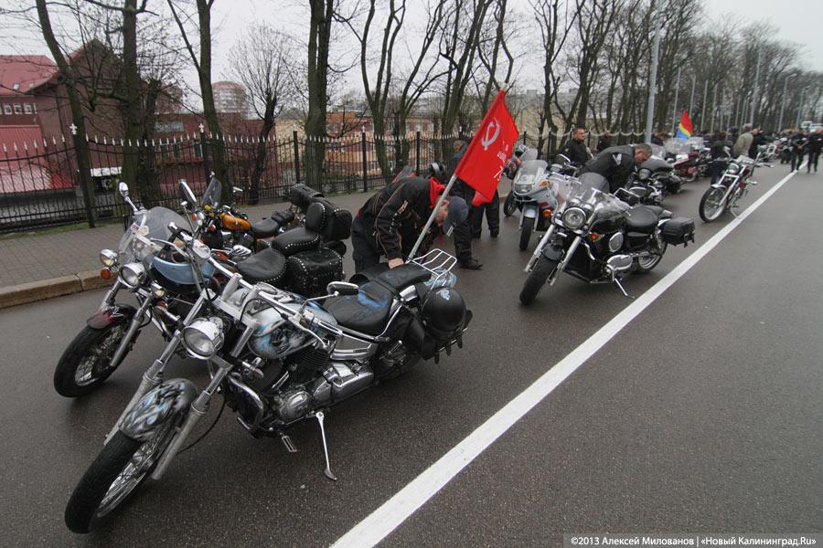 «С венком и шумом на Бранёво»: калининградская делегация отправилась в Польшу