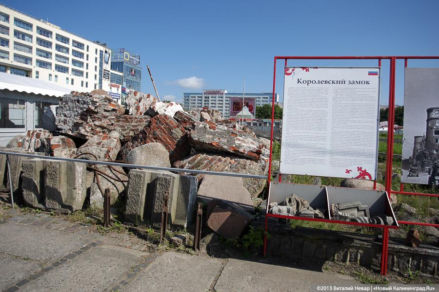 Позабыто, позаброшено: что скрывается за забором «Сердца города» у Дома Советов