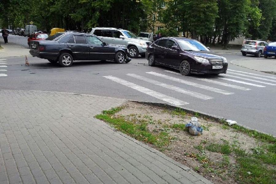 В Калининграде из-за ДТП заблокирована часть улицы Красной (фото)