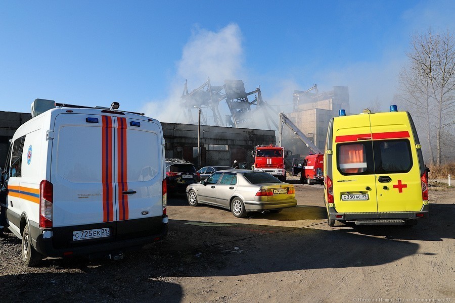 Бетон и балки: последствия крупного пожара на «Цепруссе» (фото)