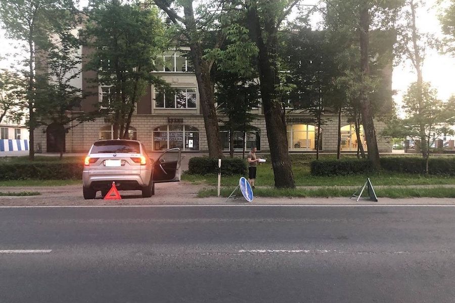 В Калининграде водитель «БМВ» сбил велосипедистку при повороте налево (фото)