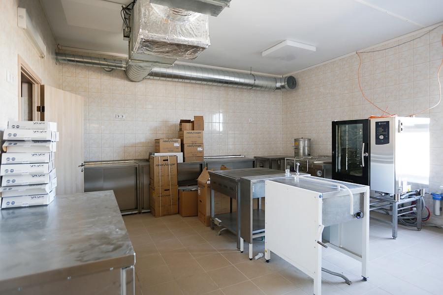 Далеко ли до Юрмалы: как губернатор Николай Цуканов стройплощадку Театра эстрады навещал