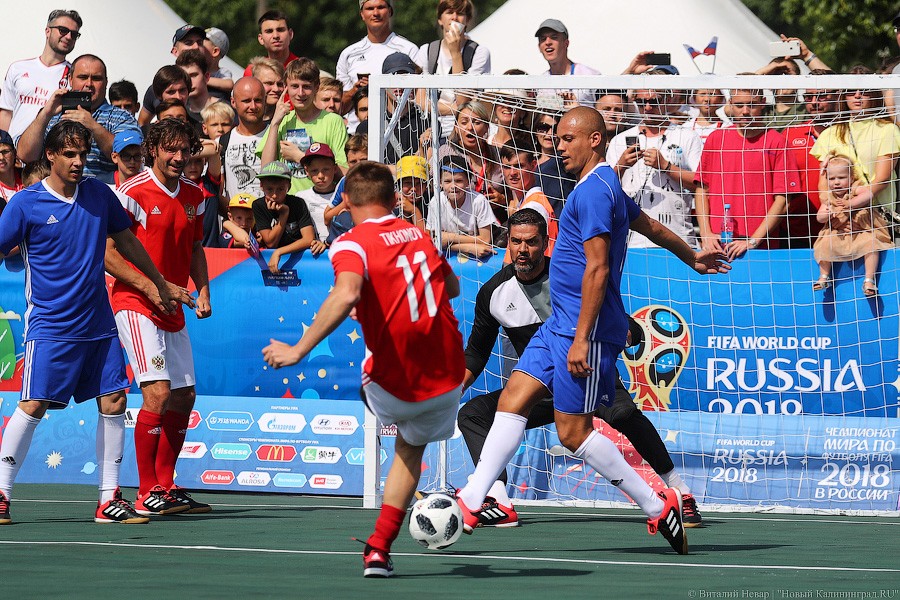 Праздник очередей и футбола: чем запомнился матч легенд ФИФА в Калининграде