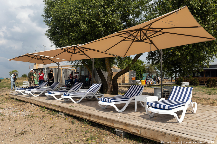 С учетом потребностей: в Прибрежном обустроили пляж для инвалидов-колясочников