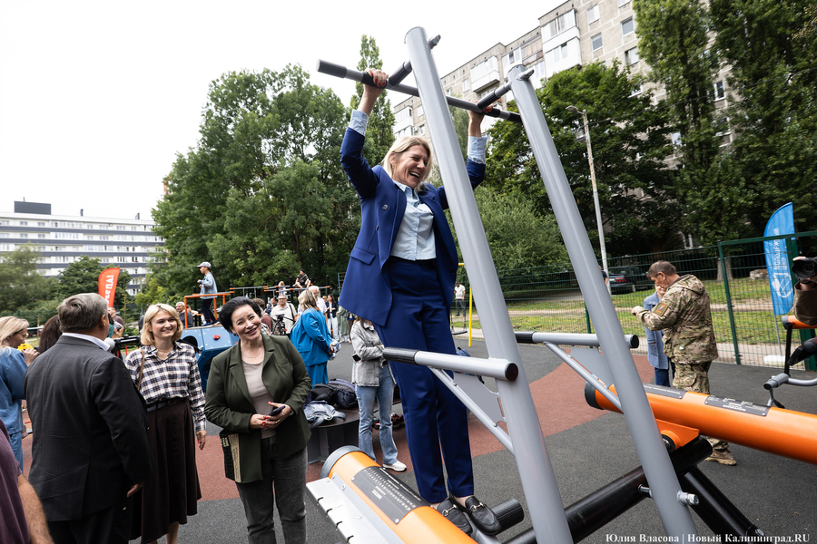 В Калининграде во второй раз за пятилетку открыли спортплощадку на Трибуца (фото)