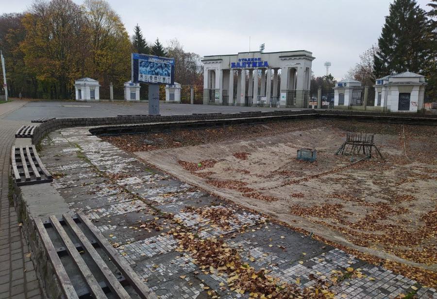 Реконструкцию территории с фонтаном у стадиона «Балтика» решили растянуть на два года