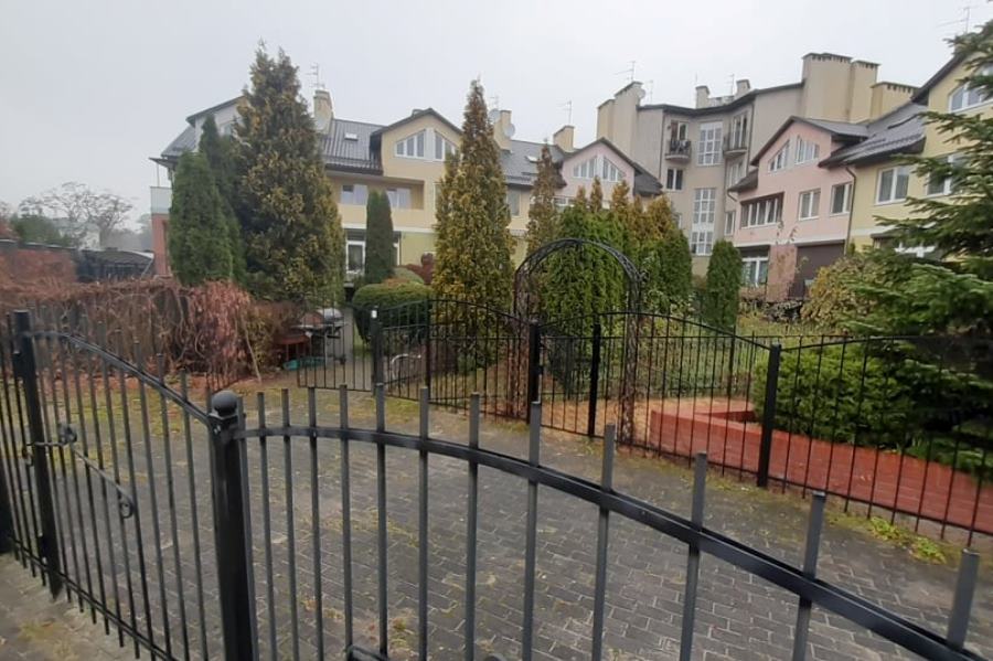 Горвласти хотят штрафовать за незаконные заборы, заросли травы и неправильные таблички (список)