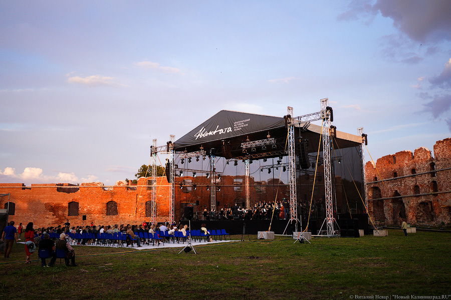 Классика среди руин: в Калининградской области открылся фестиваль «Кантата» (фото)