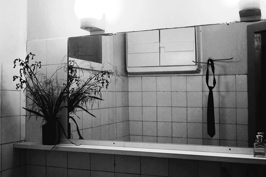 Фрагмент работы Сергея Браткова «Один дома», 1995 год