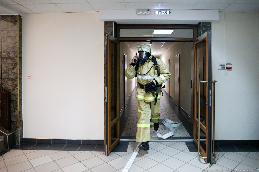 «Шланги, сирены, селфи»: как на Дмитрия Донского, 1, учились спасать всех врио