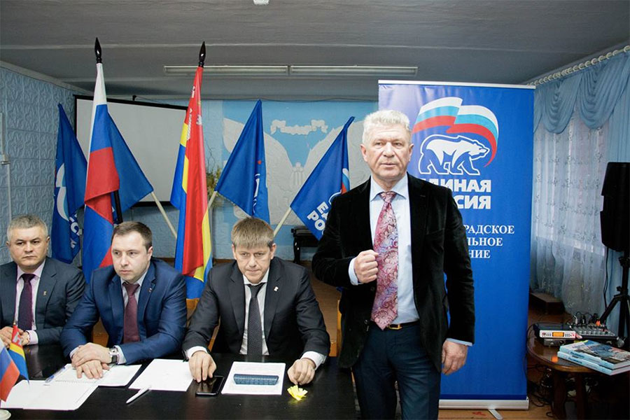 Единороссы в Мамоново мрачно спели песню Газманова про «Огонь и силу» (видео)