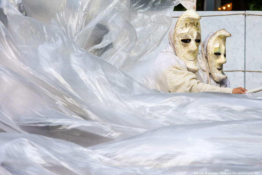 Не ложитесь на краю: как «Странствующие куклы господина Пэжо» убаюкали «Балтику» (фото)