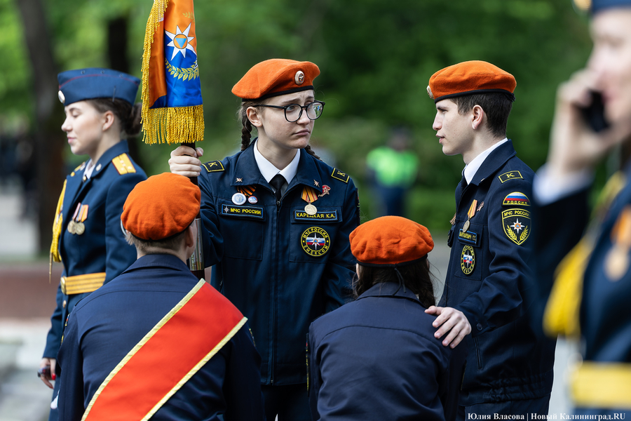Вино из одуванчиков: изнанка генеральной репетиции парада в Калининграде (фото)