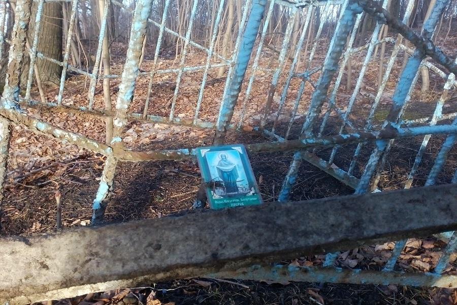 От 2-летнего ребенка остались череп и сандалики: зачем копают могилы форта №3