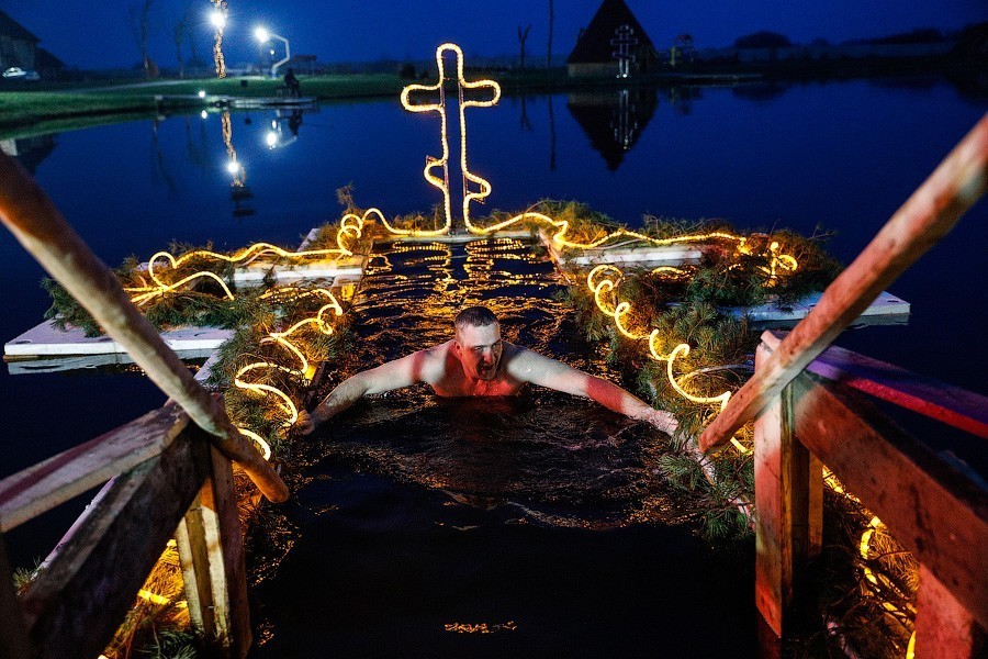 Крещенские купания в стабильный «плюс»: фоторепортаж «Нового Калининграда» (фото)