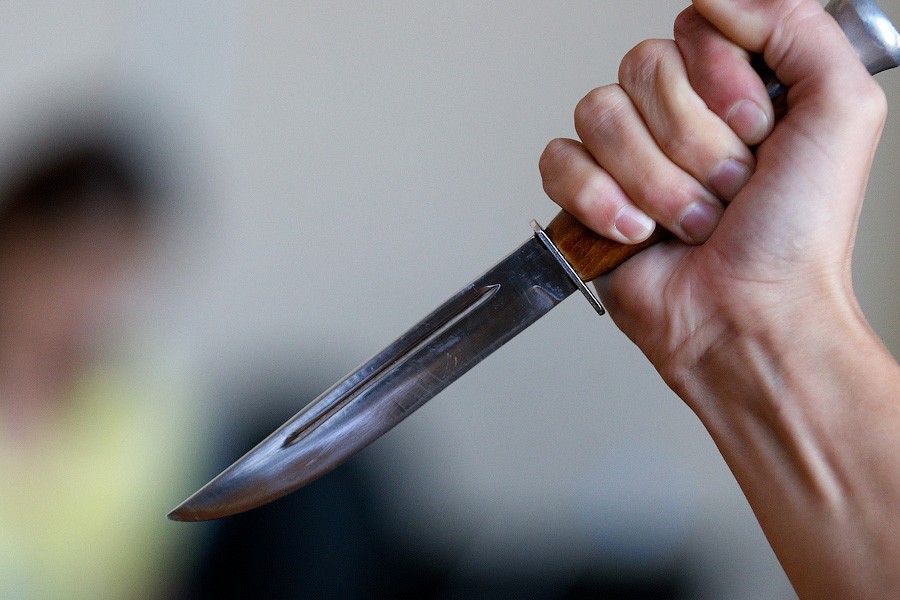 В Калининграде гость ударил хозяина ножом в шею