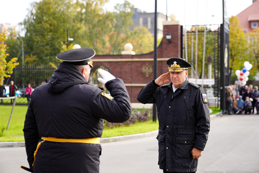 Горящие глаза, серьезные лица: первокурсников приняли в нахимовцы (фото)