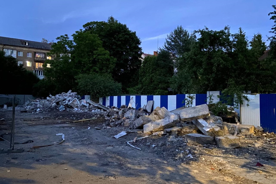 В Калининграде снесли здание, которого по документам не существует (фото)