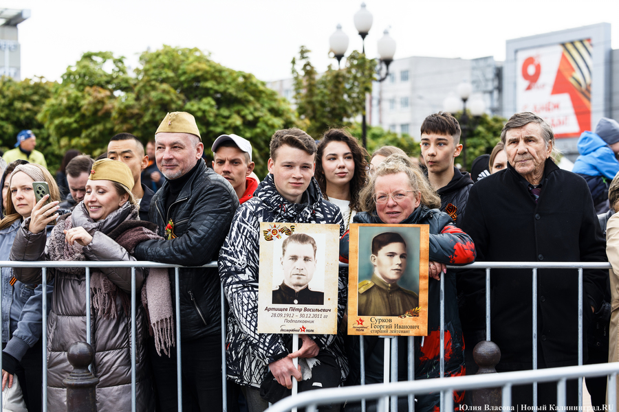 Под Знаменем Победы: в центре Калининграда прошел военный парад (фото)