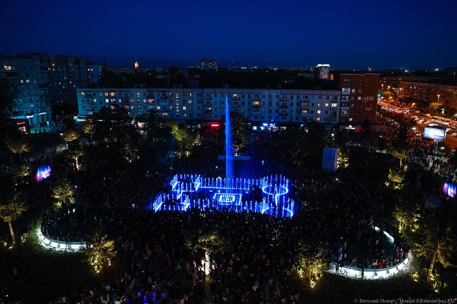 6 июня: мультимедийный фонтан в Биржевом сквере у ДКМ